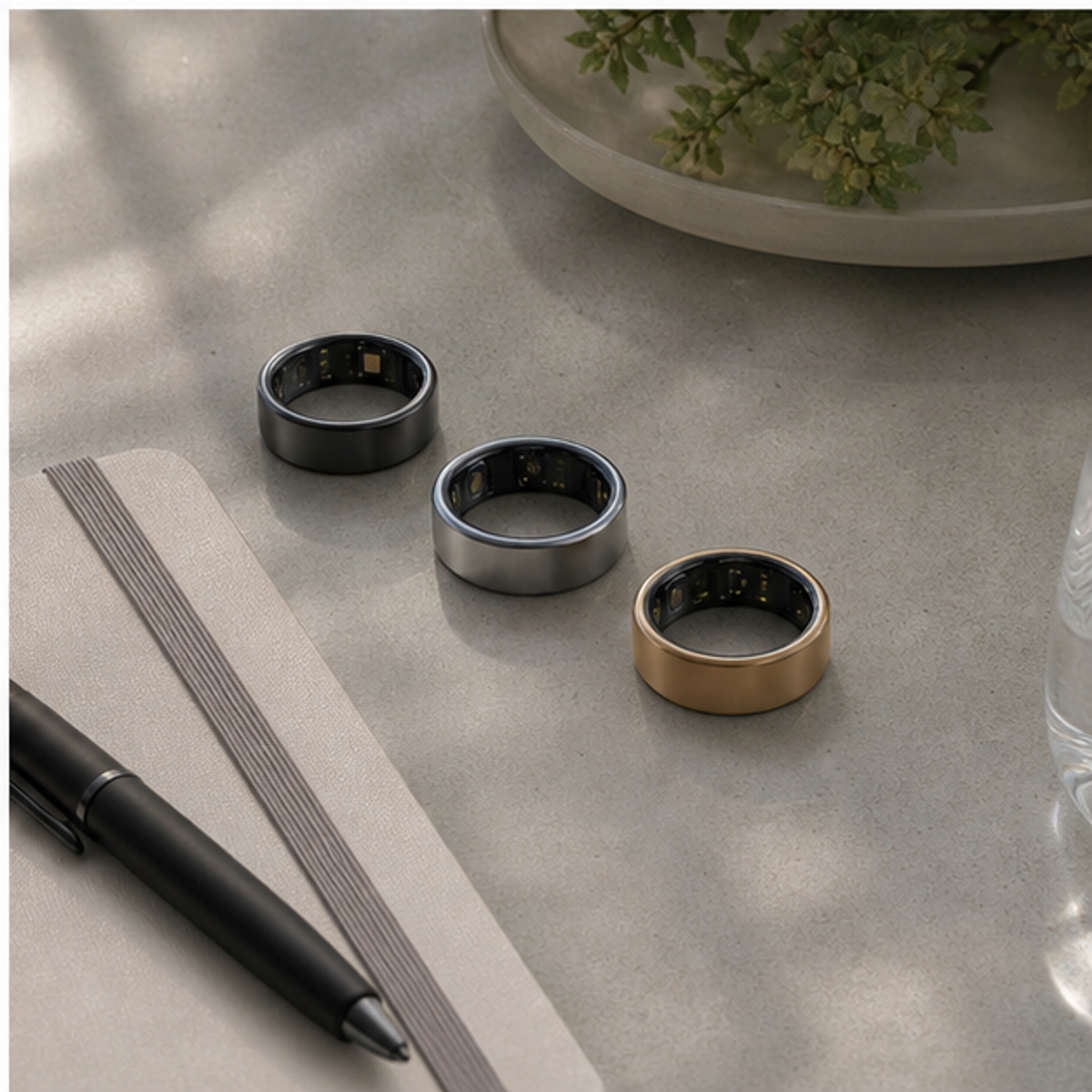 Oura Ring 4を購入前に比較するためのスマートリング装着イメージ